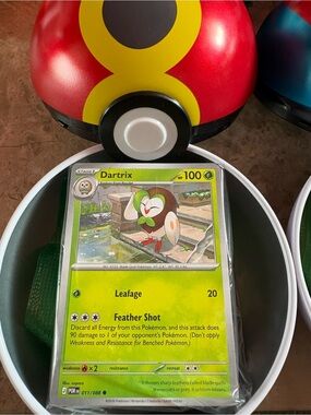 Pokeball tin+50 Pokemon Cards (1/4)